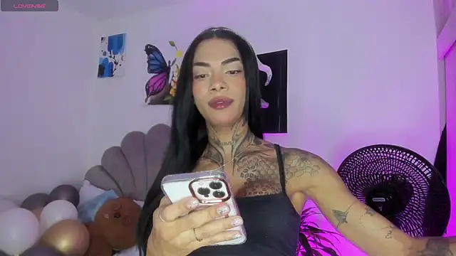 Snapshot of michell_danna chatting on 07/19/26, 05:00 michell danna online show from 07/19/26, 05:00