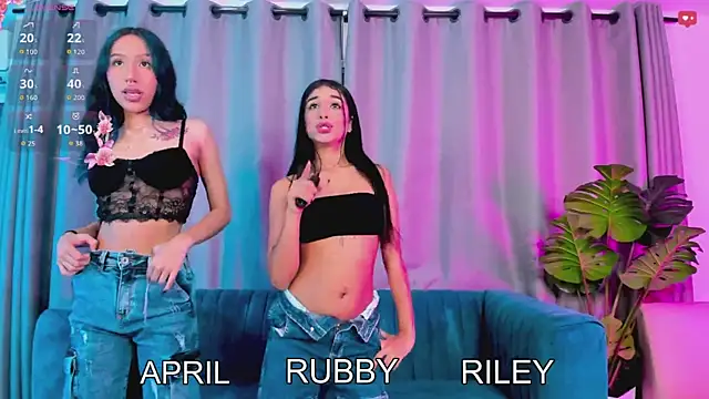 Snapshot of Evil_Giirls chatting on 10/11/25, 01:38 Evil Giirls online show from 10/11/25, 01:38