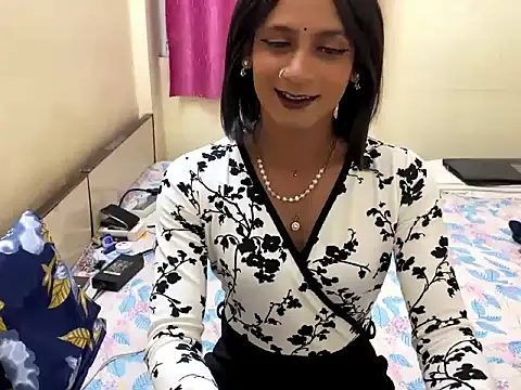 LuvLayla online show from 11/21/25, 06:17