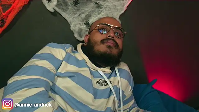 Snapshot of _leda_swan_ chatting on 10/24/25, 01:18 leda swan online show from 10/24/25, 01:18