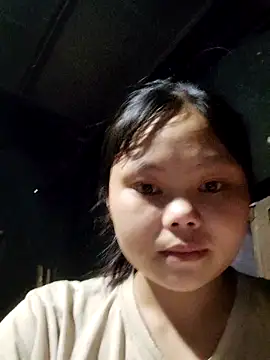 Snapshot of omiu-baby chatting on 05/17/26, 10:28 omiu-baby online show from 05/17/26, 10:28