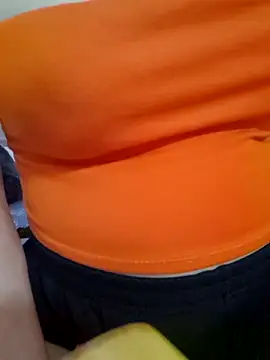 Snapshot of Kiwi_now chatting on 12/17/25, 05:35 Kiwi now online show from 12/17/25, 05:35