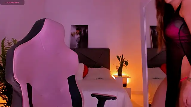 gianaliann  online show from 05/12/26, 03:58