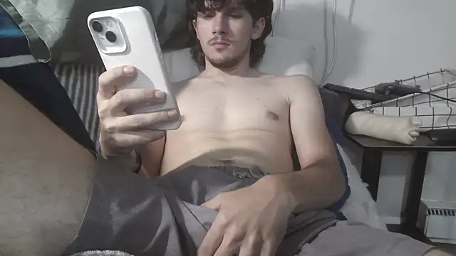 Snapshot of conradical18 chatting on 10/04/25, 01:47 conradical18 online show from 10/04/25, 01:47