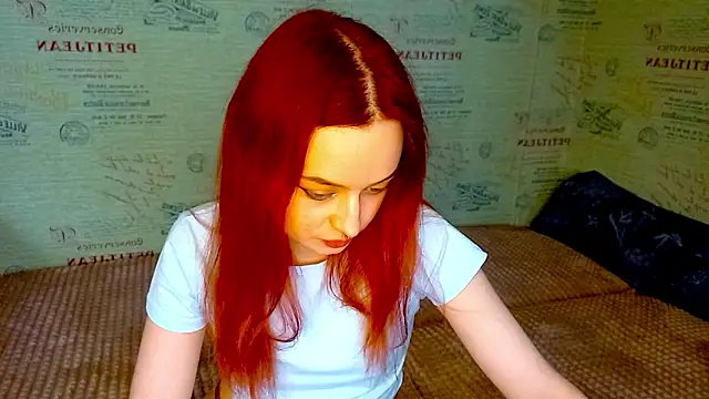 Snapshot of emi_less chatting on 09/25/25, 01:37 emi less online show from 09/25/25, 01:37