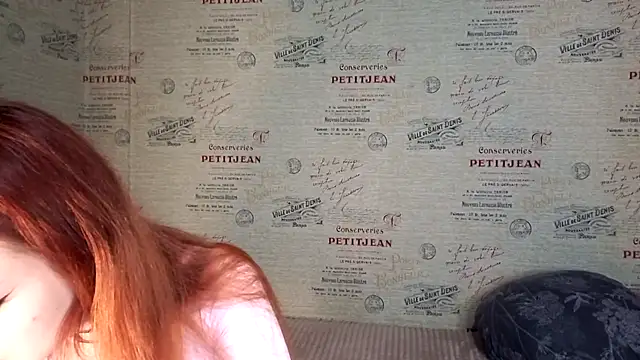 Snapshot of emi_less chatting on 11/06/25, 12:28 emi less online show from 11/06/25, 12:28