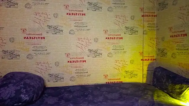 Snapshot of emi_less chatting on 02/07/26, 04:43 emi less online show from 02/07/26, 04:43