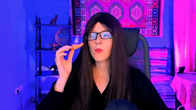 Snapshot of AliceWelch_ chatting on 10/22/25, 12:16 AliceWelch online show from 10/22/25, 12:16
