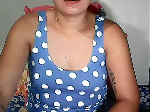 Snapshot of xxkitty27xx chatting on 11/21/25, 10:14 xxkitty27xx online show from 11/21/25, 10:14