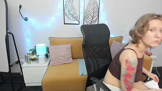 Snapshot of Hailey_Foxy chatting on 09/12/25, 08:58 Hailey Foxy online show from 09/12/25, 08:58