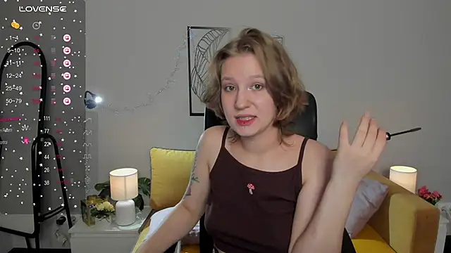 Snapshot of Hailey_Foxy chatting on 09/26/25, 08:51 Hailey Foxy online show from 09/26/25, 08:51