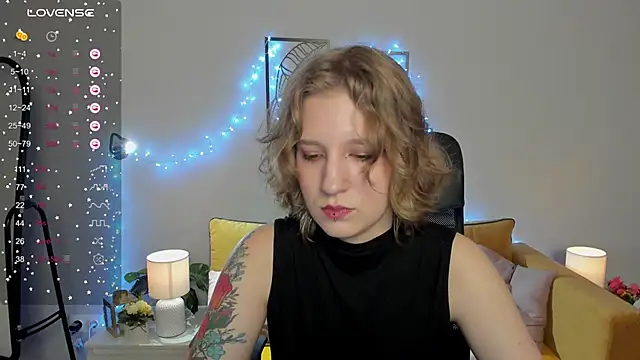 Snapshot of Hailey_Foxy chatting on 09/28/25, 08:52 Hailey Foxy online show from 09/28/25, 08:52