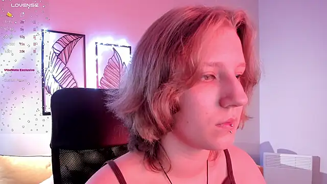 Snapshot of Hailey_Foxy chatting on 10/25/25, 08:55 Hailey Foxy online show from 10/25/25, 08:55