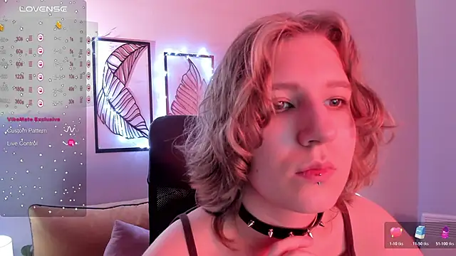 Snapshot of Hailey_Foxy chatting on 10/30/25, 09:00 Hailey Foxy online show from 10/30/25, 09:00