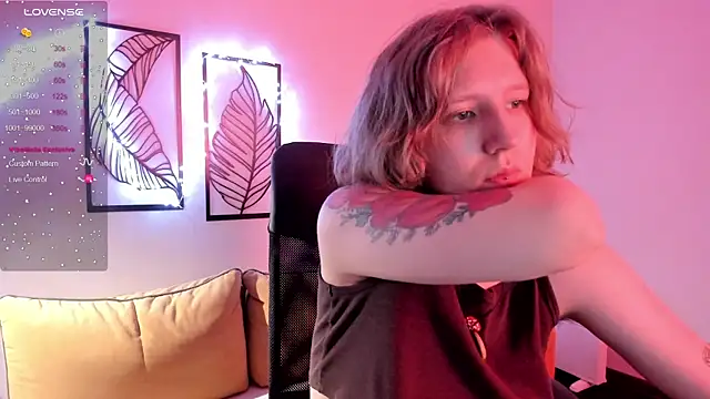 Snapshot of Hailey_Foxy chatting on 11/06/25, 09:21 Hailey Foxy online show from 11/06/25, 09:21