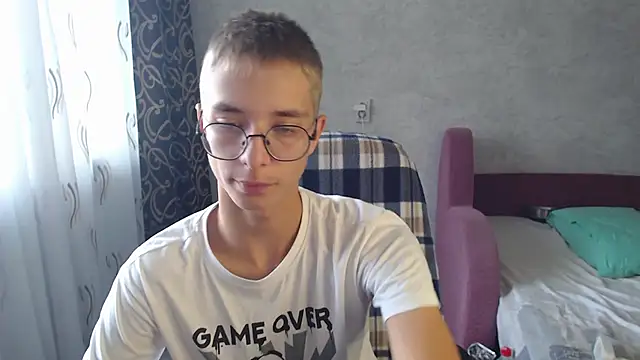 Snapshot of glasses_cat chatting on 09/20/25, 09:43 glasses cat online show from 09/20/25, 09:43