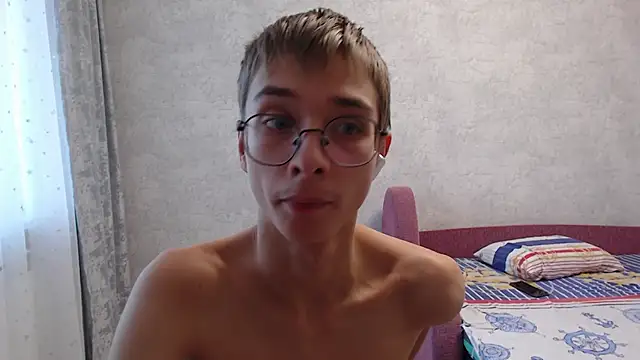 Snapshot of glasses_cat chatting on 11/15/25, 06:33 glasses cat online show from 11/15/25, 06:33