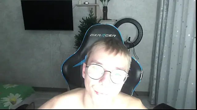 Snapshot of glasses_cat chatting on 01/09/26, 09:38 glasses cat online show from 01/09/26, 09:38