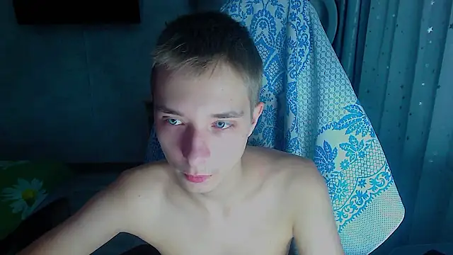 Snapshot of glasses_cat chatting on 02/11/26, 10:15 glasses cat online show from 02/11/26, 10:15