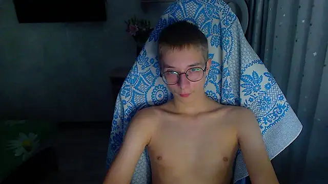 Snapshot of glasses_cat chatting on 02/14/26, 11:34 glasses cat online show from 02/14/26, 11:34