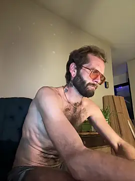 Snapshot of hungspundick1 chatting on 10/13/25, 11:43 hungspundick1 online show from 10/13/25, 11:43