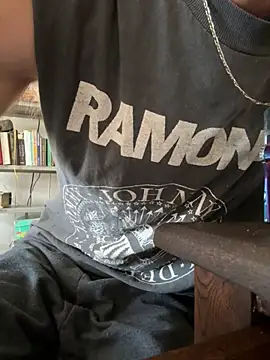 Snapshot of hungspundick1 chatting on 11/06/25, 05:14 hungspundick1 online show from 11/06/25, 05:14