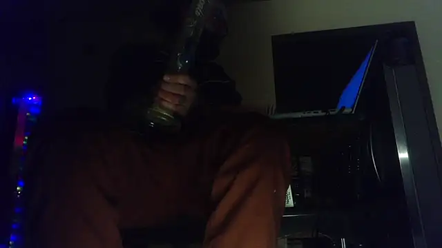 Snapshot of hungspundick1 chatting on 11/18/25, 08:08 hungspundick1 online show from 11/18/25, 08:08