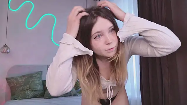 Lina Glow online show from 04/22/26, 06:38