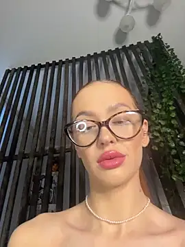 LittleFox    online show from 02/09/26, 07:23