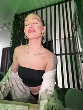 LittleFox    online show from 02/24/26, 07:06