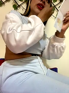 Snapshot of JesicaHorny69 chatting on 10/15/25, 02:06 JesicaHorny69 online show from 10/15/25, 02:06