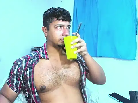 Snapshot of andylemonda1 chatting on 10/13/25, 03:01 andylemonda1 online show from 10/13/25, 03:01