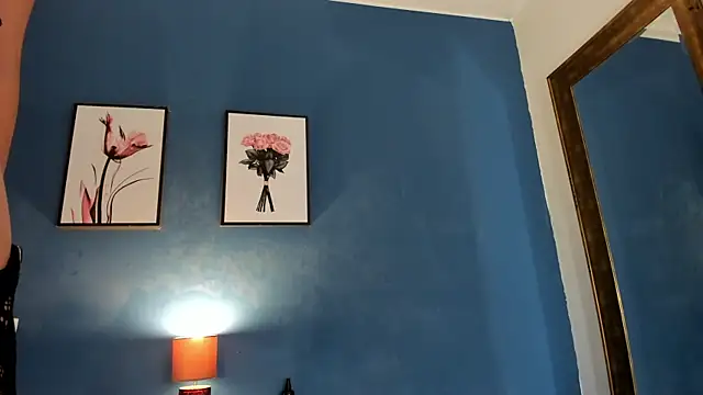 Snapshot of Grettel_w chatting on 12/16/25, 12:21 Grettel w online show from 12/16/25, 12:21