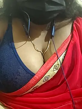 Snapshot of Silk_Smitha_27 chatting on 11/08/25, 03:34 Silk Smitha 27 online show from 11/08/25, 03:34