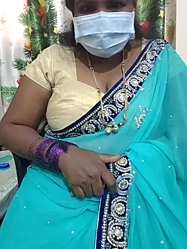 Snapshot of Silk_Smitha_27 chatting on 12/18/25, 08:20 Silk Smitha 27 online show from 12/18/25, 08:20