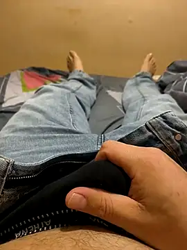 Snapshot of Normalludo0202 chatting on 11/13/25, 04:17 Normalludo0202 online show from 11/13/25, 04:17