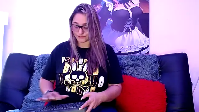 LAHILA COOPERR online show from 12/03/25, 01:09