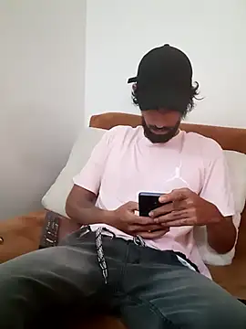 Snapshot of Alejandro92_cali chatting on 05/07/26, 05:07 Alejandro92 cali online show from 05/07/26, 05:07