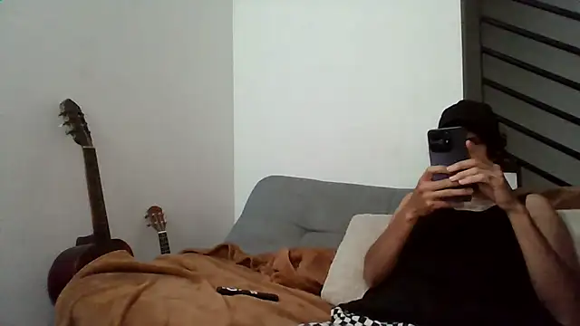 Snapshot of Alejandro92_cali chatting on 07/01/26, 04:47 Alejandro92 cali online show from 07/01/26, 04:47