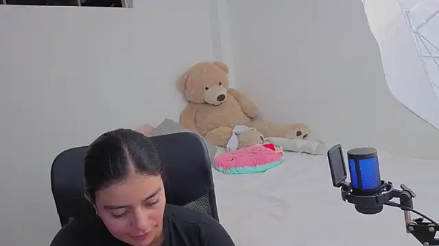 valerihouse online show from 04/16/26, 01:50