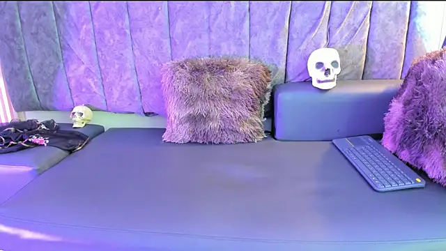 Snapshot of Rowan_Mills chatting on 09/30/25, 08:25 Rowan Mills online show from 09/30/25, 08:25