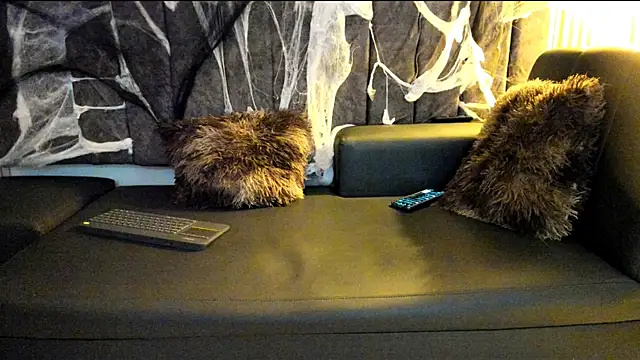 Snapshot of Rowan_Mills chatting on 10/28/25, 08:33 Rowan Mills online show from 10/28/25, 08:33