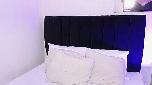 antonellariva  online show from 03/12/26, 07:53