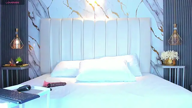 AariaLove online show from 11/21/25, 05:00