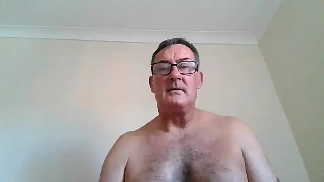Snapshot of goldenman59 chatting on 09/11/25, 11:54 goldenman59 online show from 09/11/25, 11:54