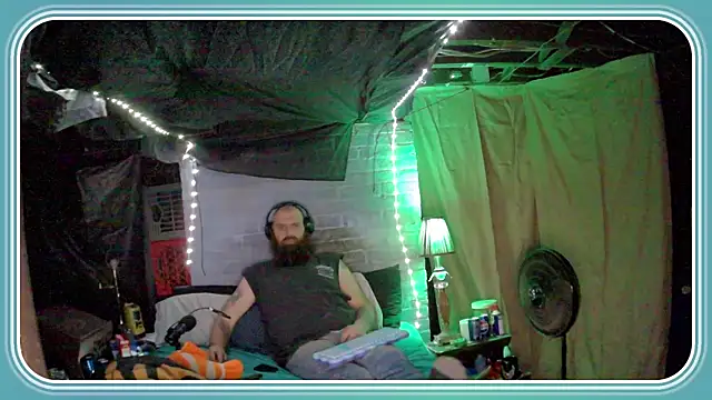 Snapshot of Cowboy815 chatting on 11/18/25, 01:11 Cowboy815 online show from 11/18/25, 01:11