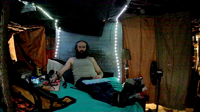 Snapshot of Cowboy815 chatting on 11/19/25, 08:09 Cowboy815 online show from 11/19/25, 08:09