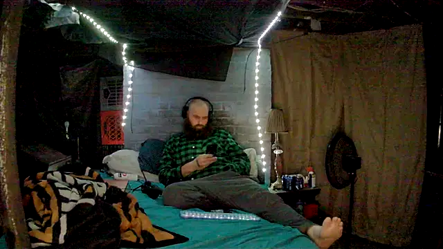 Snapshot of Cowboy815 chatting on 11/21/25, 04:33 Cowboy815 online show from 11/21/25, 04:33