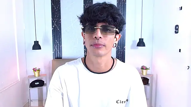 Franvill Trato online show from 11/21/25, 07:34