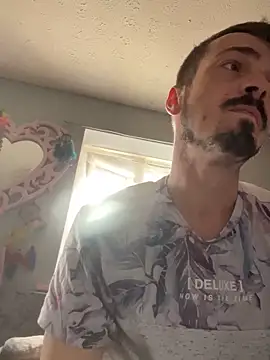 Snapshot of jaycoy22 chatting on 09/11/25, 02:06 jaycoy22 online show from 09/11/25, 02:06